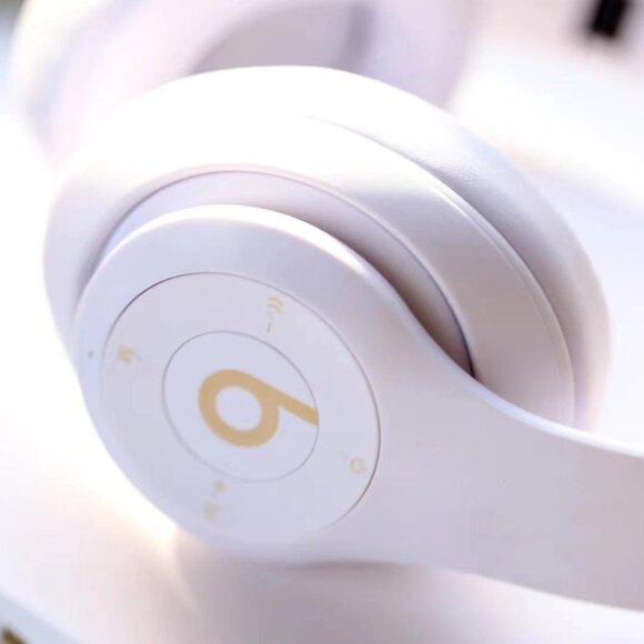 Beats Studio3 Bluetooth Wireless Noise Cancelling Headphones White - Picture 4 of 8